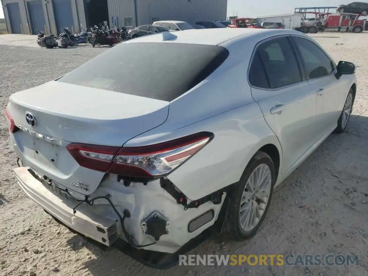 4 Photograph of a damaged car 4T1F31AK3LU014927 TOYOTA CAMRY 2020