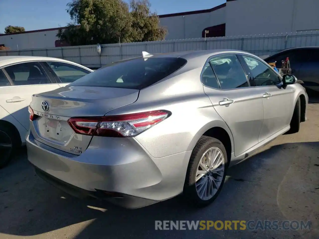 4 Photograph of a damaged car 4T1F31AK3LU522976 TOYOTA CAMRY 2020