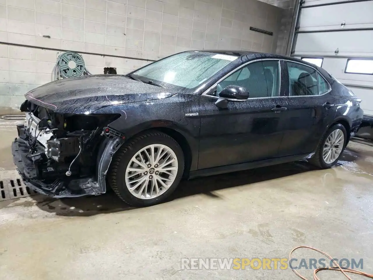 1 Photograph of a damaged car 4T1F31AK3LU525053 TOYOTA CAMRY 2020