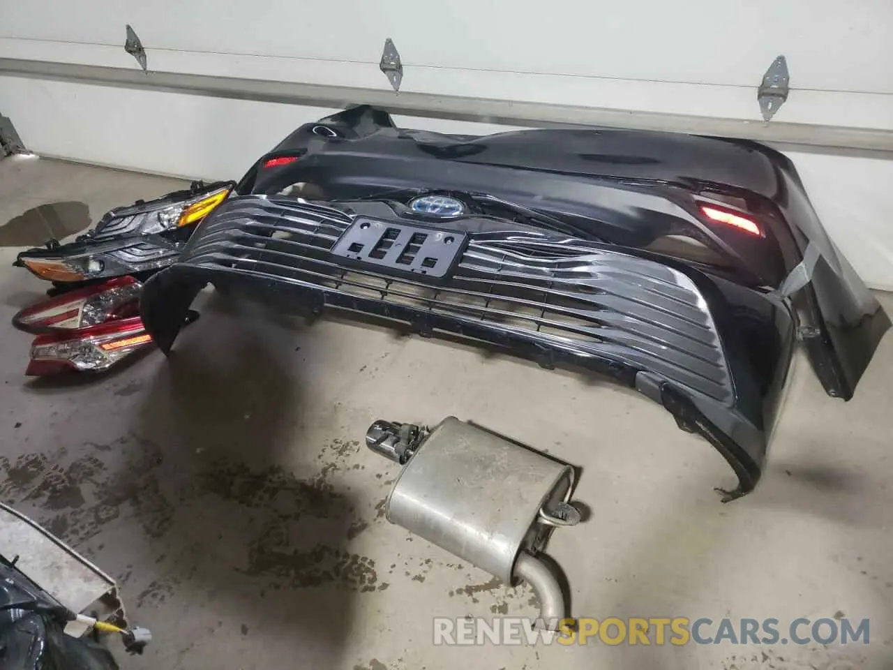 12 Photograph of a damaged car 4T1F31AK3LU525053 TOYOTA CAMRY 2020