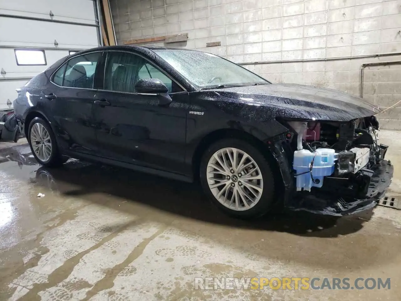 4 Photograph of a damaged car 4T1F31AK3LU525053 TOYOTA CAMRY 2020