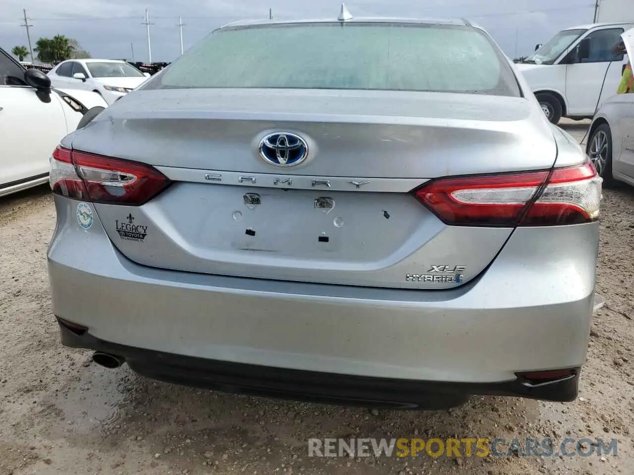 6 Photograph of a damaged car 4T1F31AK3LU525134 TOYOTA CAMRY 2020