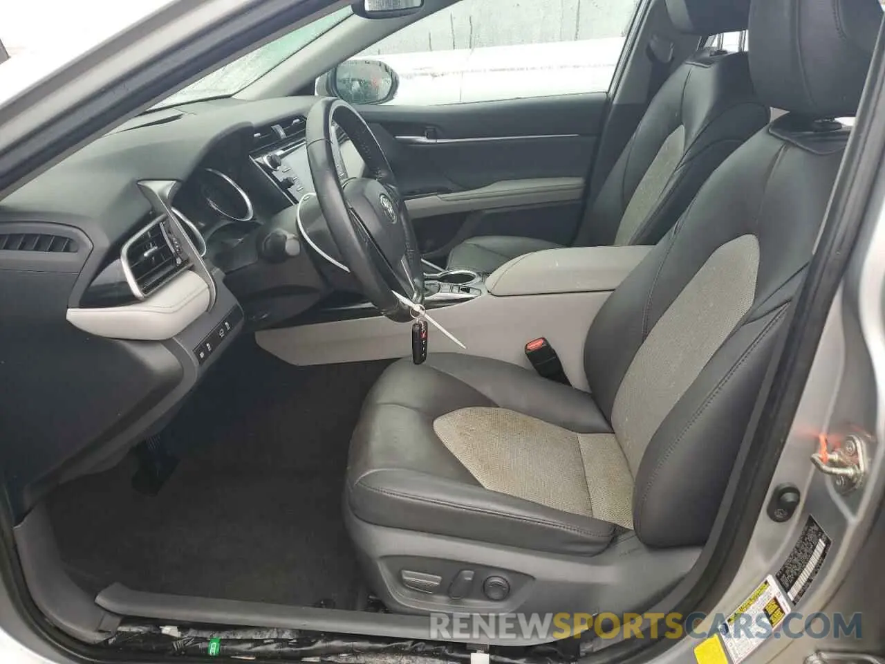 7 Photograph of a damaged car 4T1F31AK3LU525134 TOYOTA CAMRY 2020