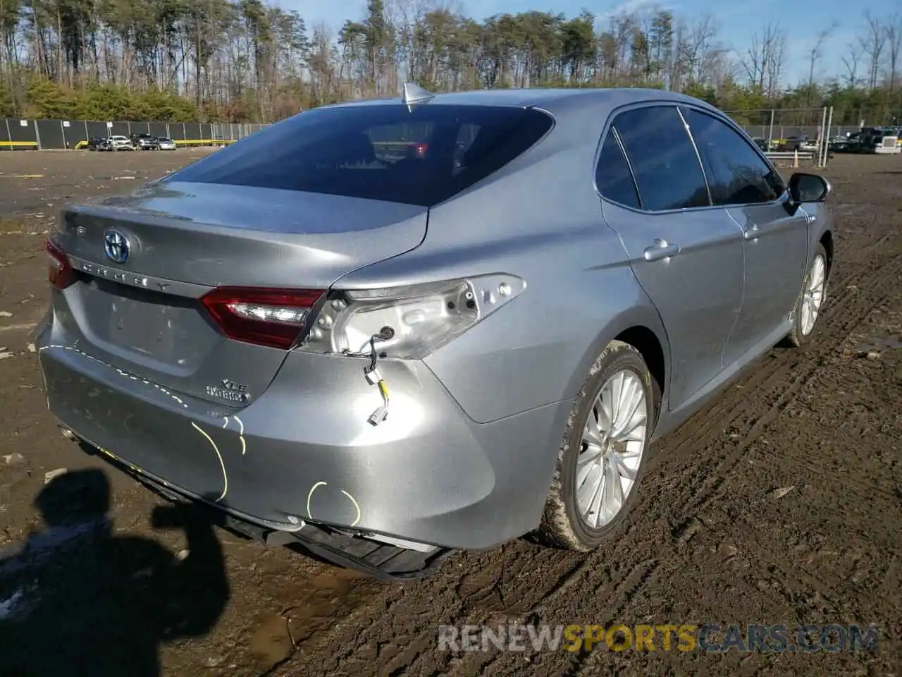 4 Photograph of a damaged car 4T1F31AK3LU527353 TOYOTA CAMRY 2020