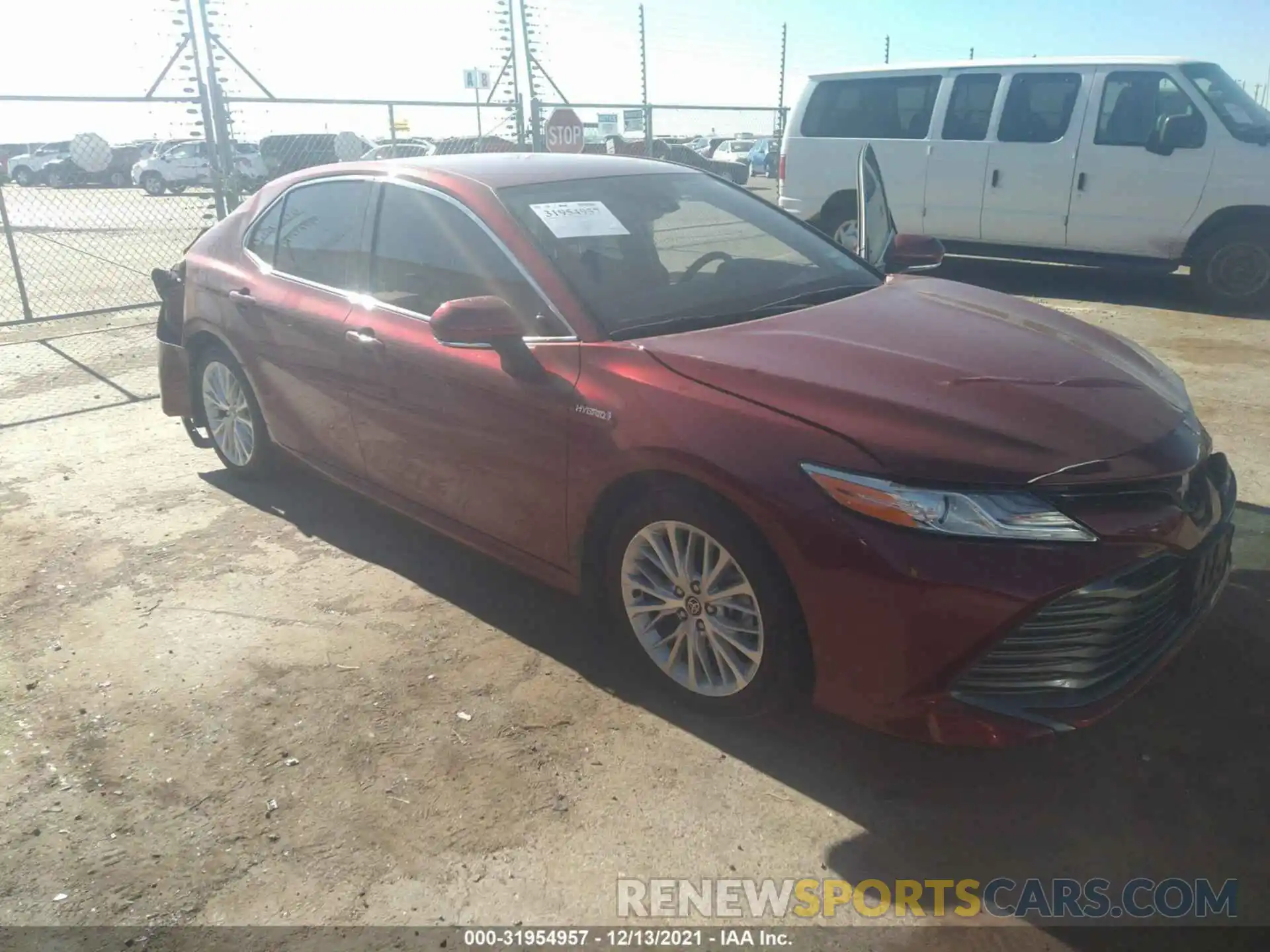 1 Photograph of a damaged car 4T1F31AK3LU538174 TOYOTA CAMRY 2020