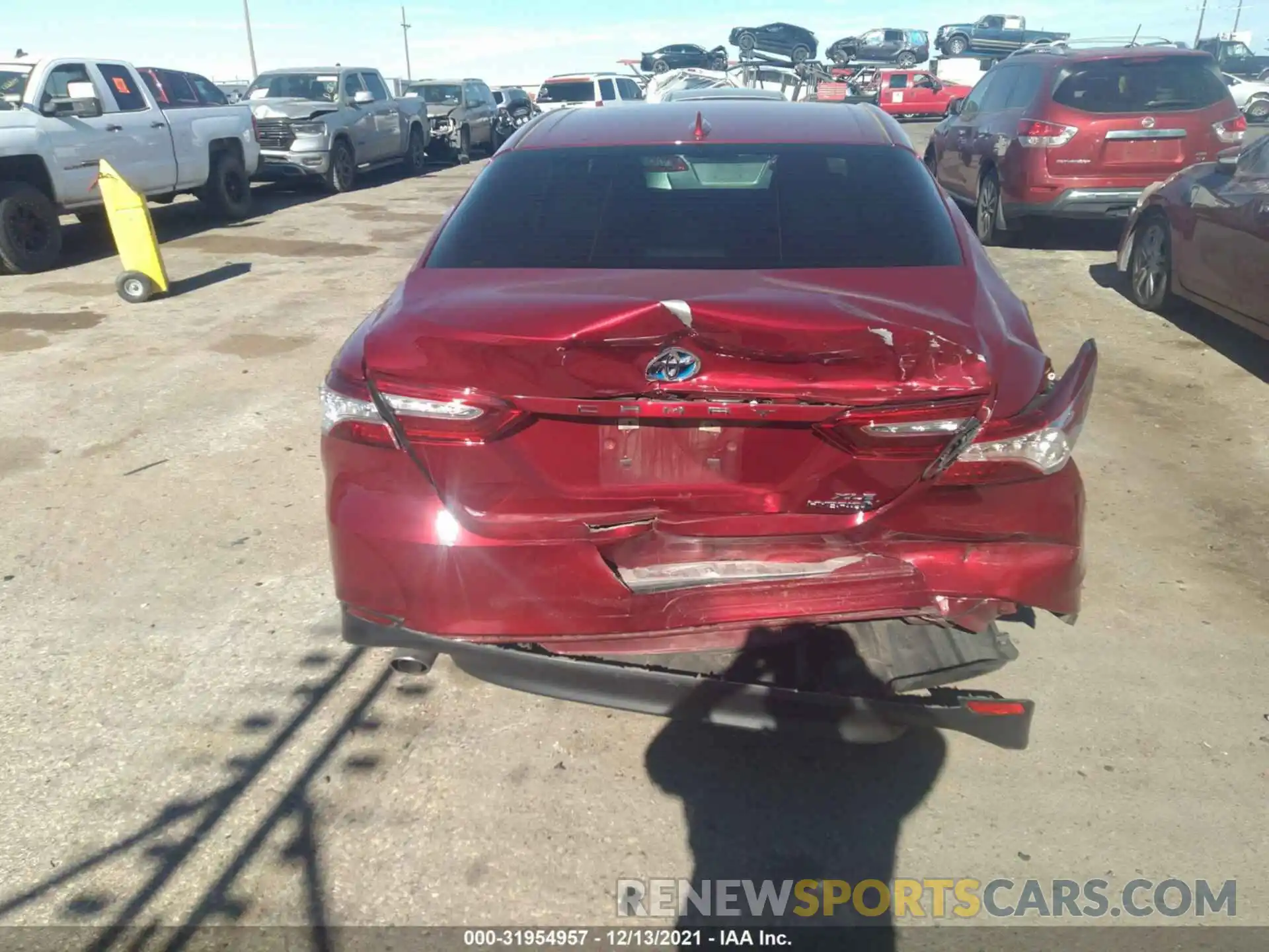 6 Photograph of a damaged car 4T1F31AK3LU538174 TOYOTA CAMRY 2020