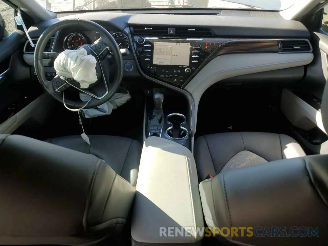 8 Photograph of a damaged car 4T1F31AK3LU540183 TOYOTA CAMRY 2020