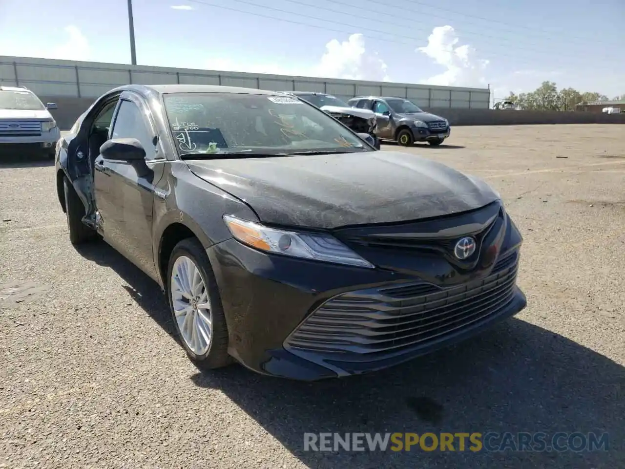 1 Photograph of a damaged car 4T1F31AK3LU545075 TOYOTA CAMRY 2020