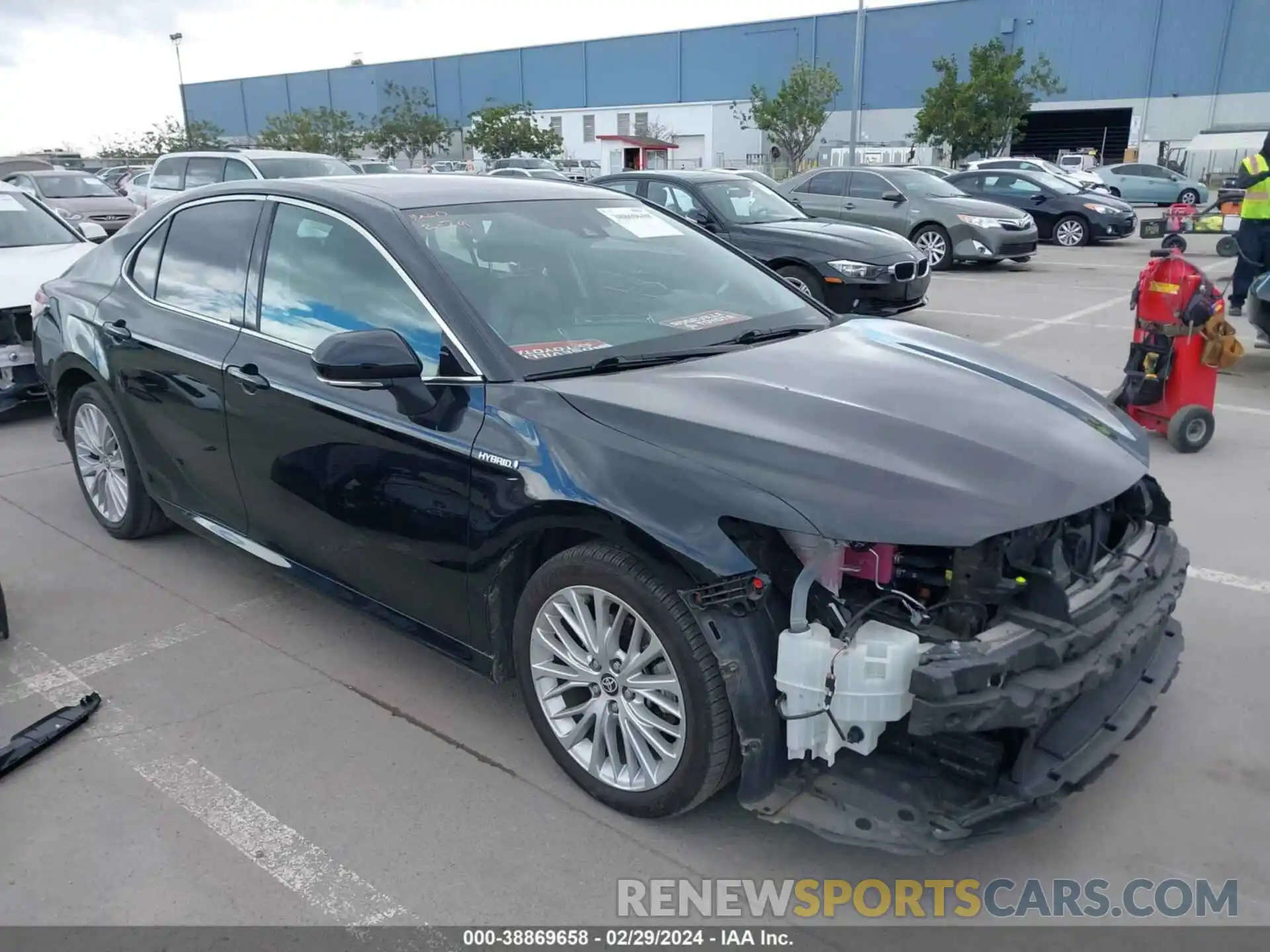 1 Photograph of a damaged car 4T1F31AK4LU013978 TOYOTA CAMRY 2020