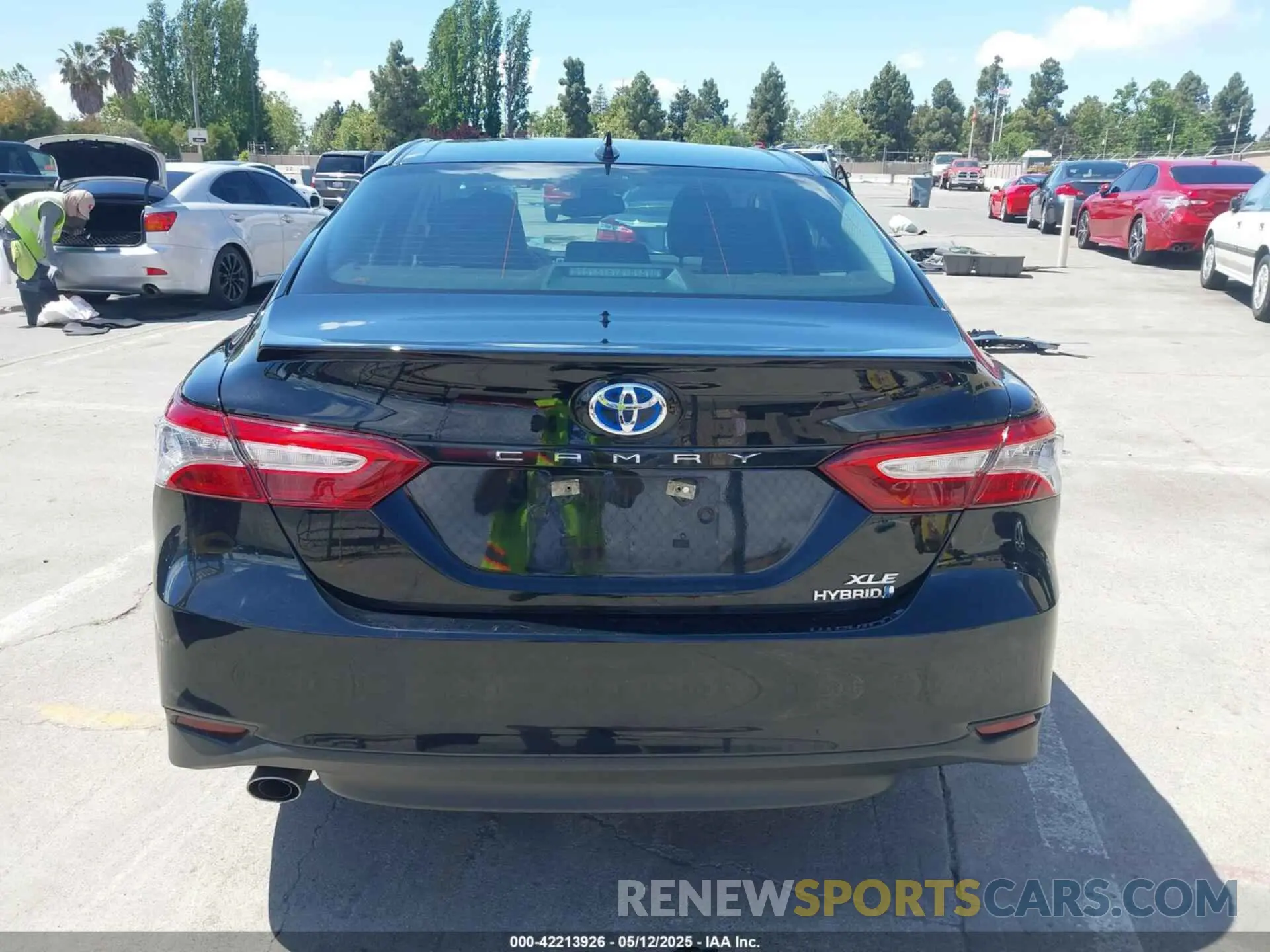 17 Photograph of a damaged car 4T1F31AK4LU526096 TOYOTA CAMRY 2020