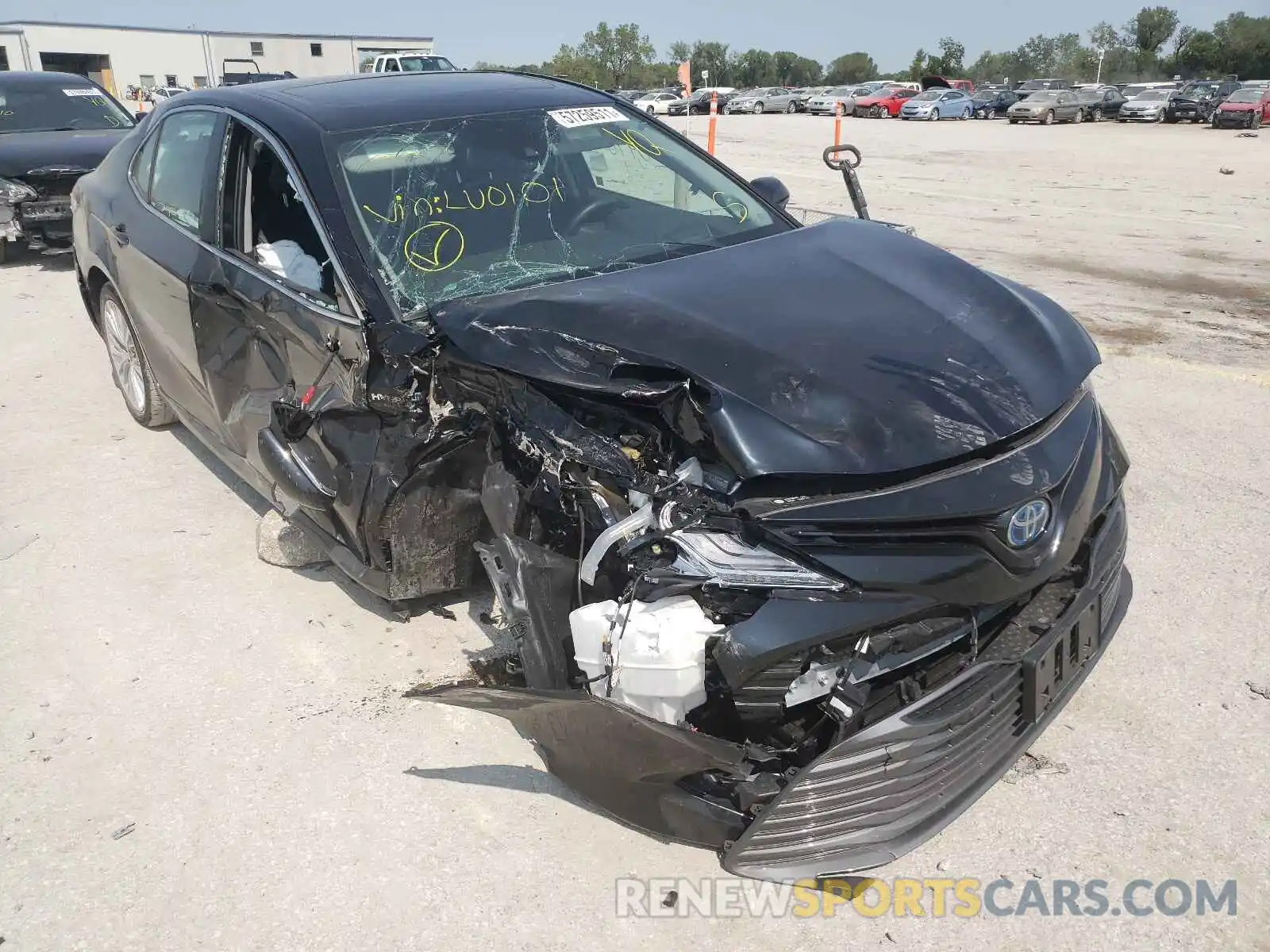 1 Photograph of a damaged car 4T1F31AK5LU010118 TOYOTA CAMRY 2020