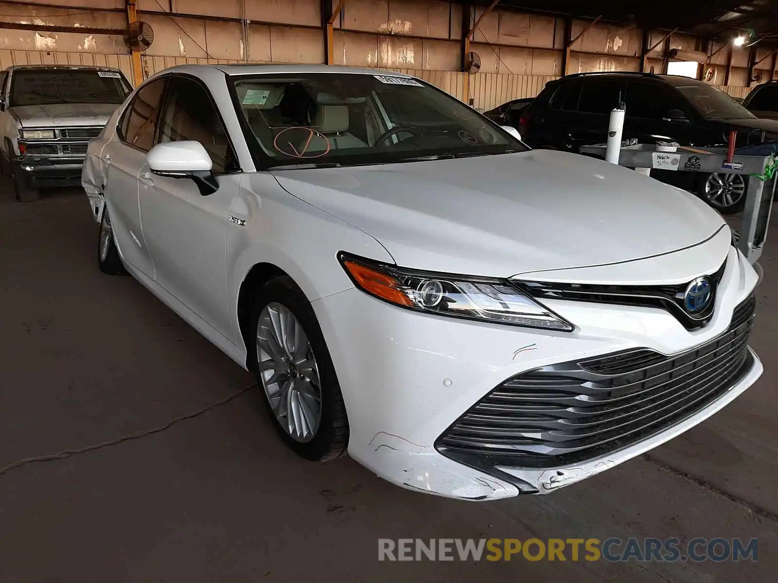 1 Photograph of a damaged car 4T1F31AK5LU015688 TOYOTA CAMRY 2020