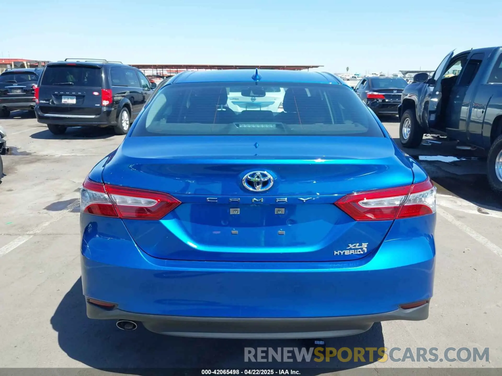 17 Photograph of a damaged car 4T1F31AK5LU016601 TOYOTA CAMRY 2020