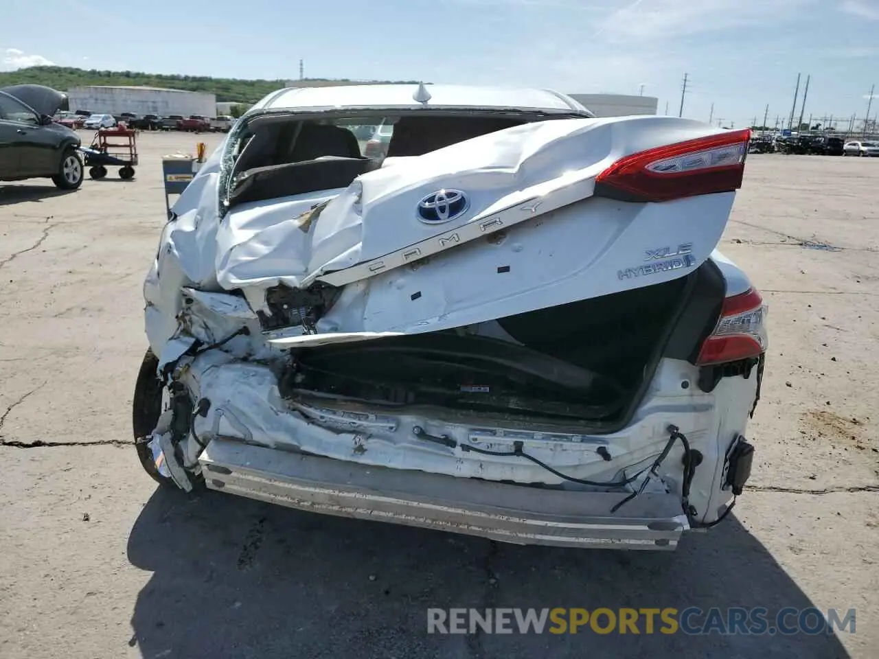 6 Photograph of a damaged car 4T1F31AK5LU524535 TOYOTA CAMRY 2020