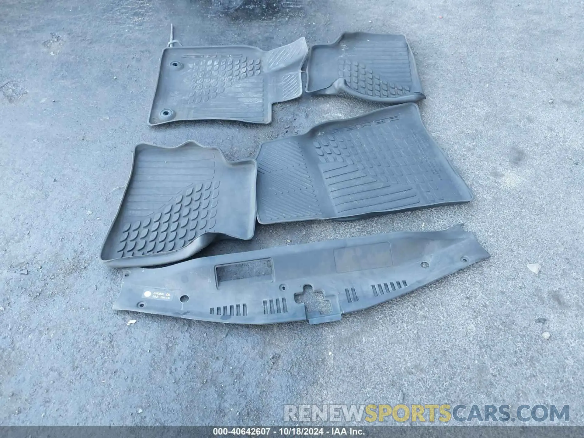 12 Photograph of a damaged car 4T1F31AK5LU525118 TOYOTA CAMRY 2020