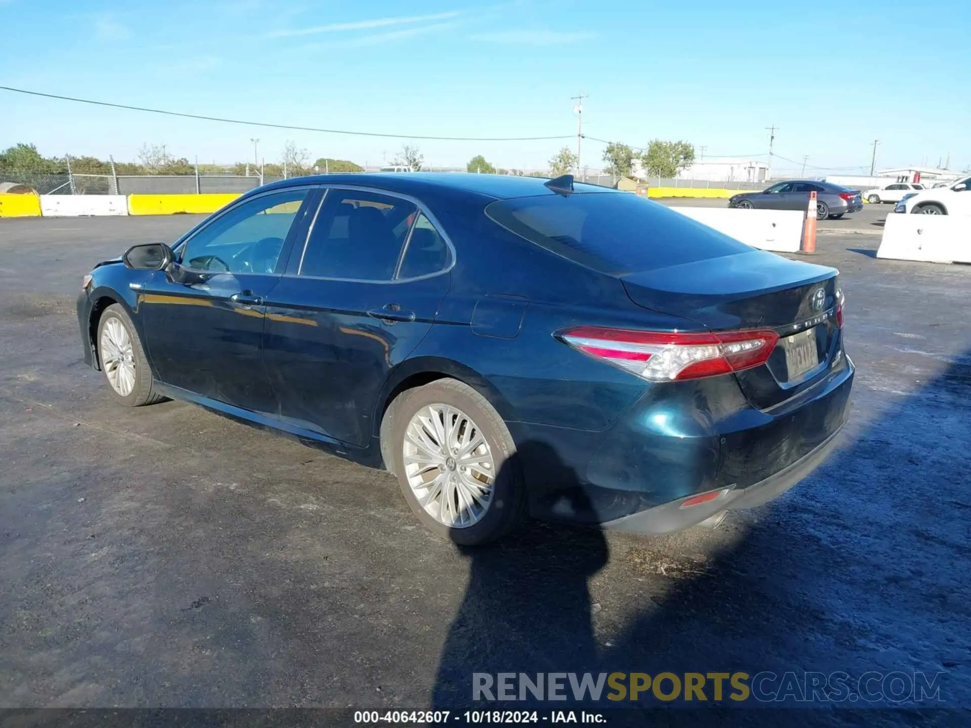 3 Photograph of a damaged car 4T1F31AK5LU525118 TOYOTA CAMRY 2020
