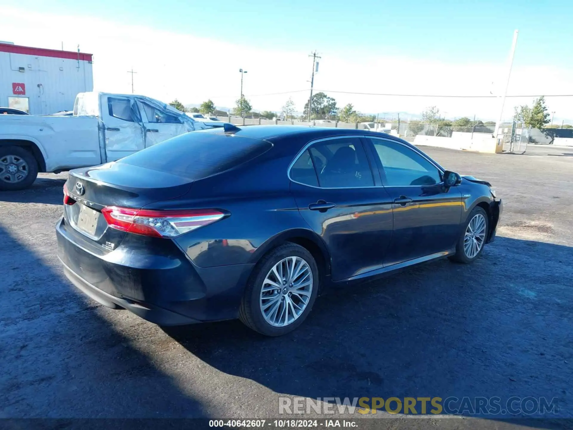 4 Photograph of a damaged car 4T1F31AK5LU525118 TOYOTA CAMRY 2020