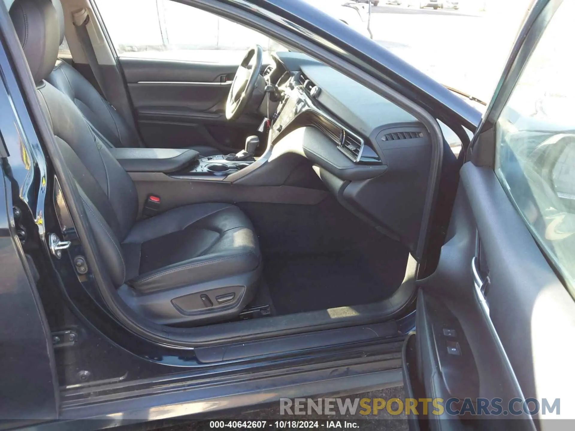 5 Photograph of a damaged car 4T1F31AK5LU525118 TOYOTA CAMRY 2020