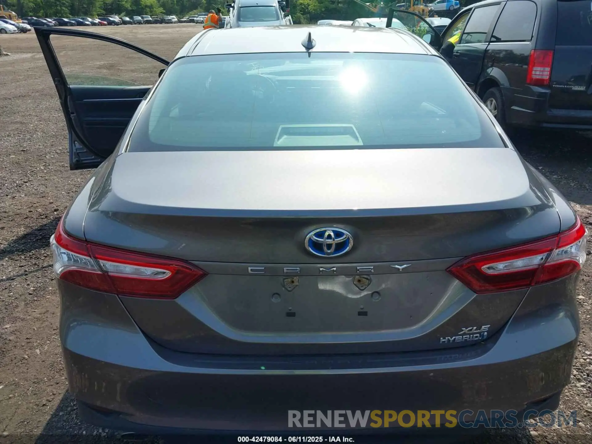 16 Photograph of a damaged car 4T1F31AK6LU526262 TOYOTA CAMRY 2020
