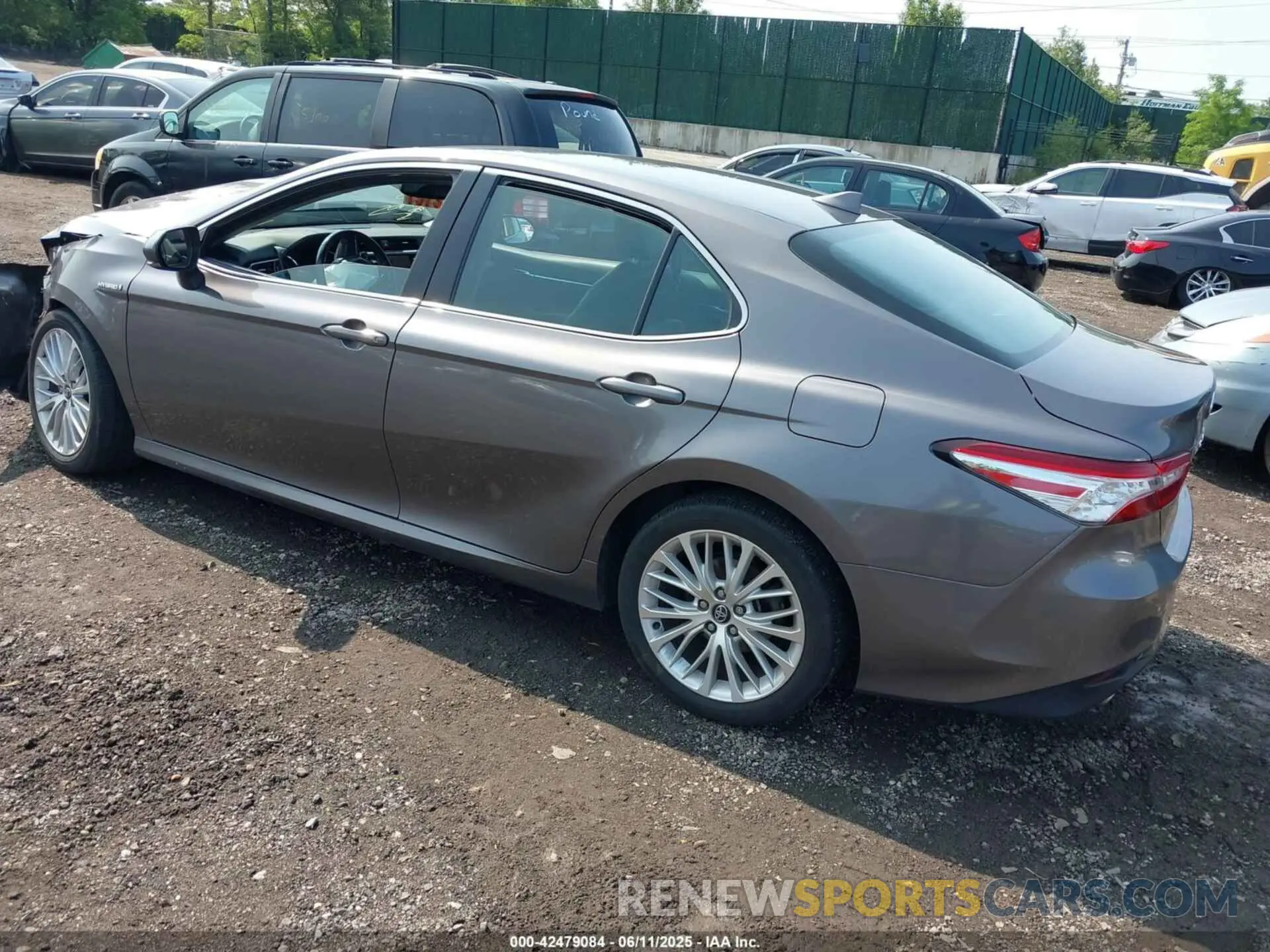 3 Photograph of a damaged car 4T1F31AK6LU526262 TOYOTA CAMRY 2020