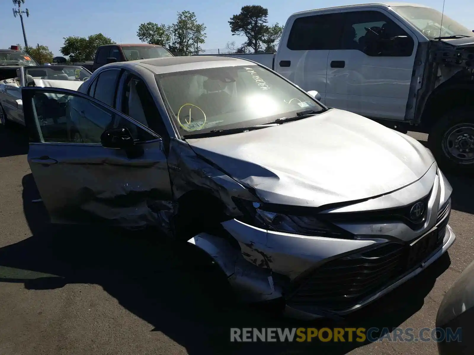 1 Photograph of a damaged car 4T1F31AK6LU529226 TOYOTA CAMRY 2020