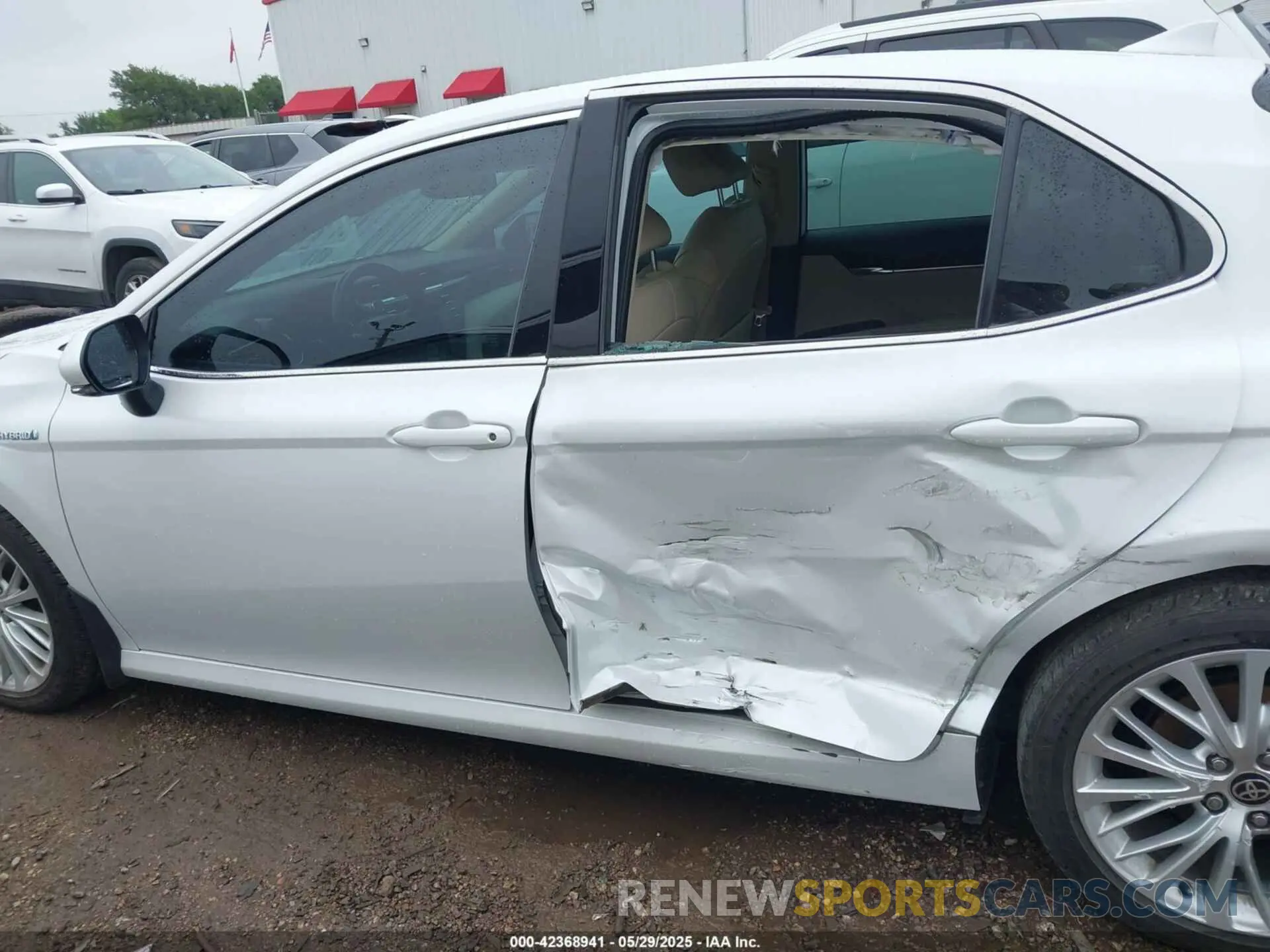 14 Photograph of a damaged car 4T1F31AK6LU540730 TOYOTA CAMRY 2020