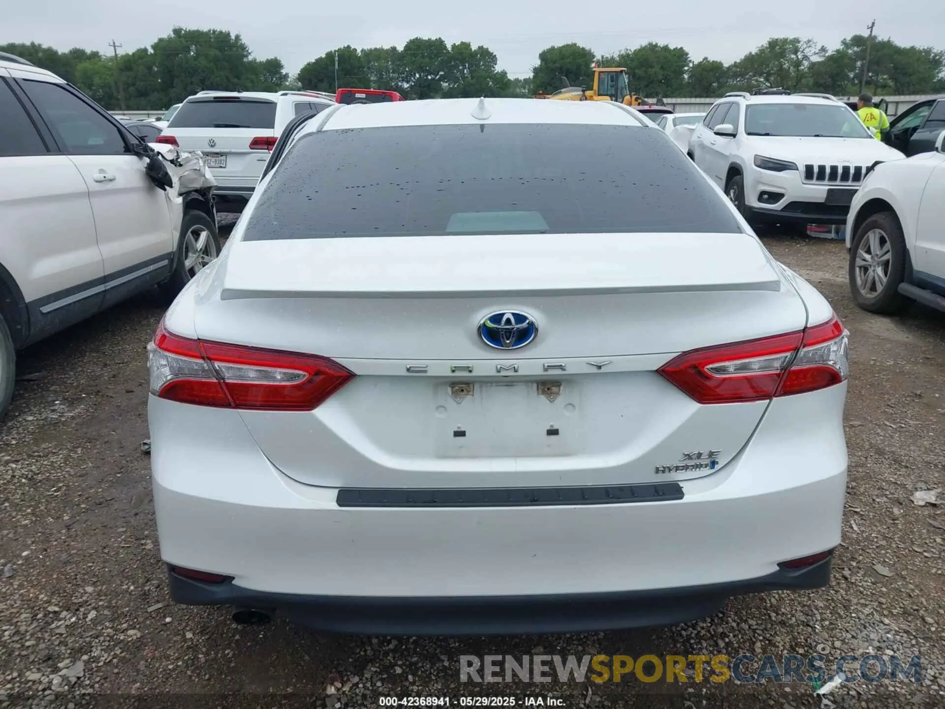 17 Photograph of a damaged car 4T1F31AK6LU540730 TOYOTA CAMRY 2020