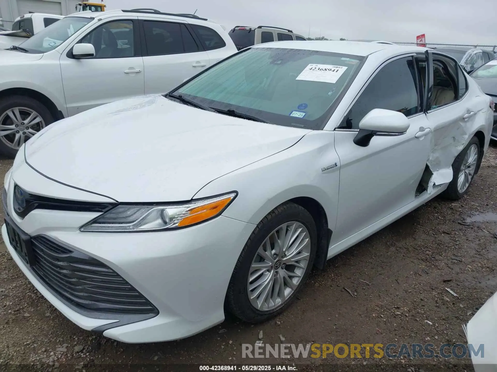 18 Photograph of a damaged car 4T1F31AK6LU540730 TOYOTA CAMRY 2020