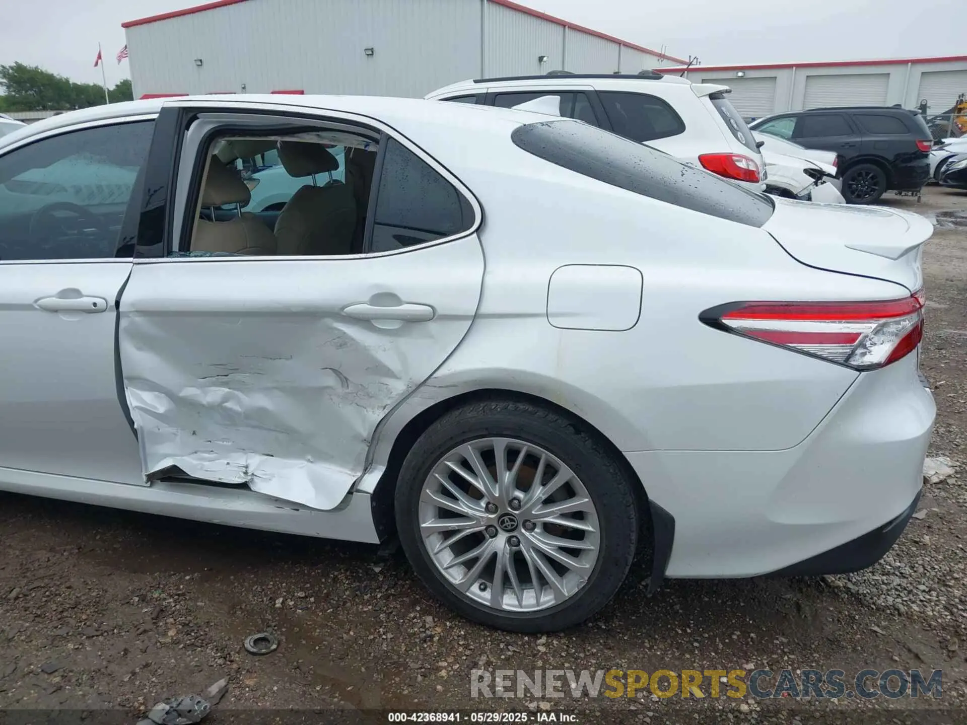 6 Photograph of a damaged car 4T1F31AK6LU540730 TOYOTA CAMRY 2020