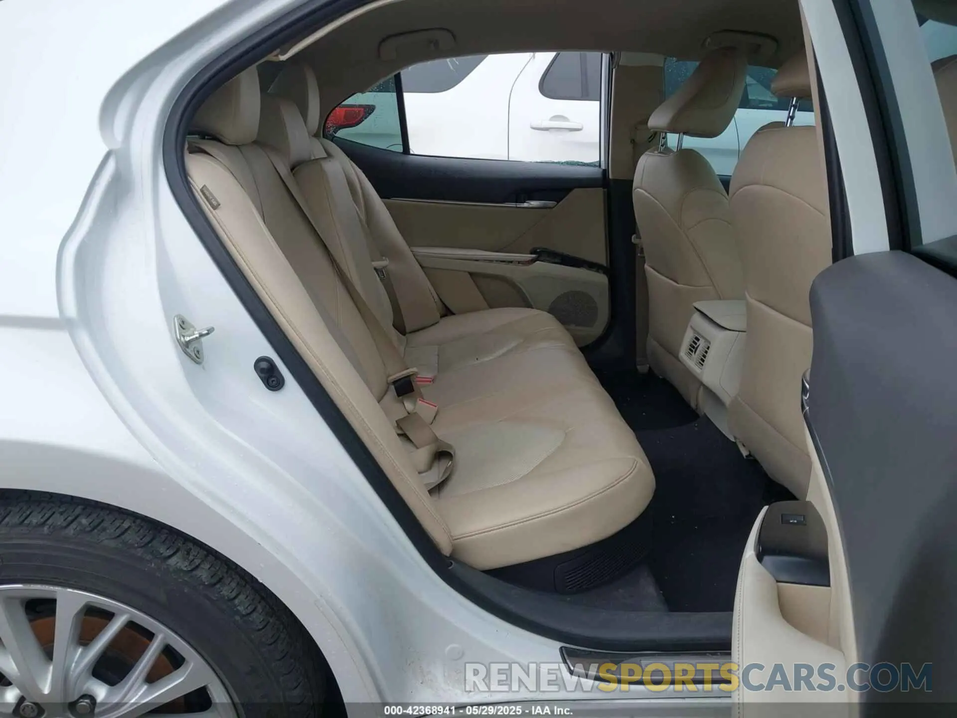 8 Photograph of a damaged car 4T1F31AK6LU540730 TOYOTA CAMRY 2020