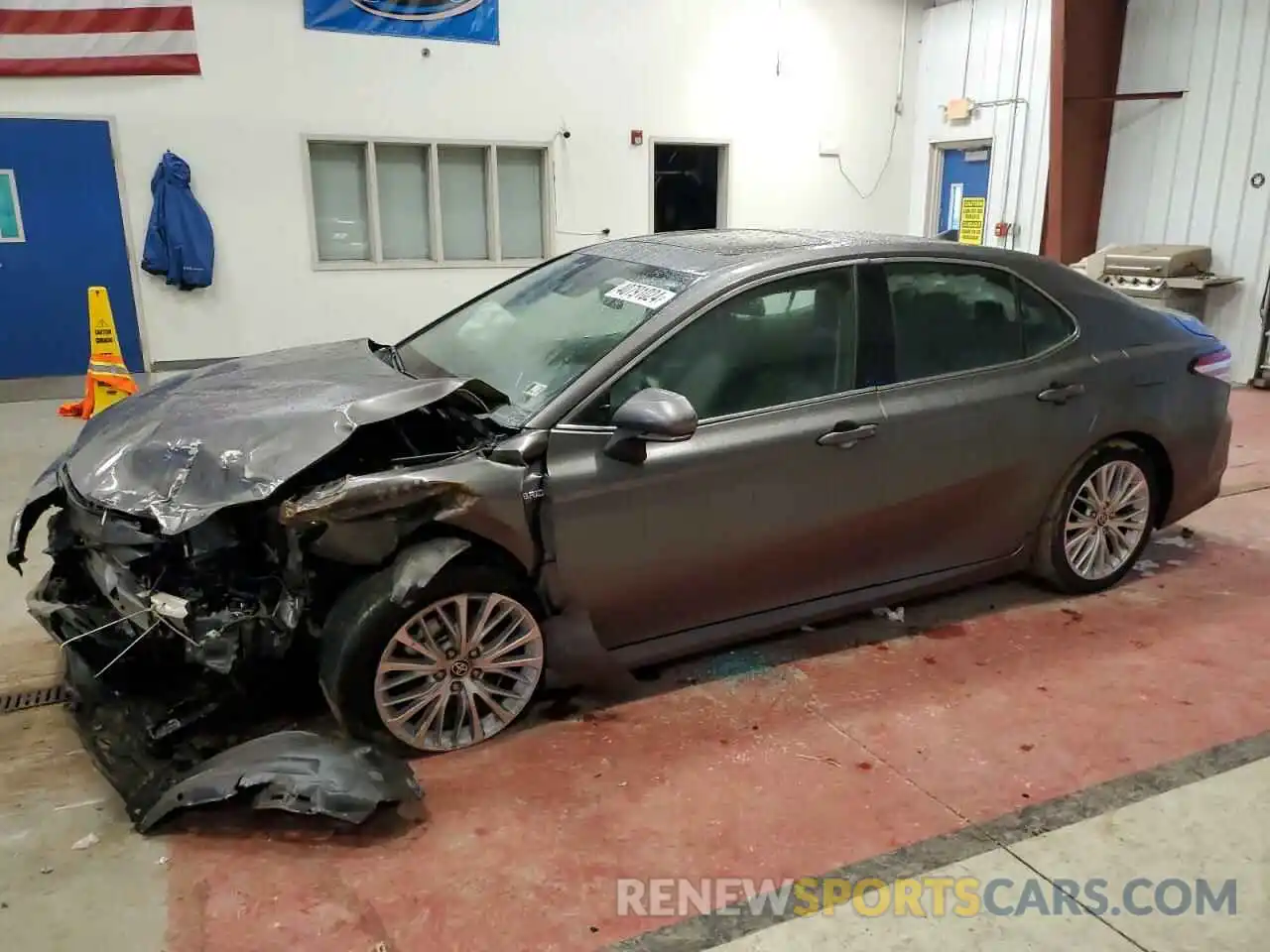 1 Photograph of a damaged car 4T1F31AK6LU546334 TOYOTA CAMRY 2020