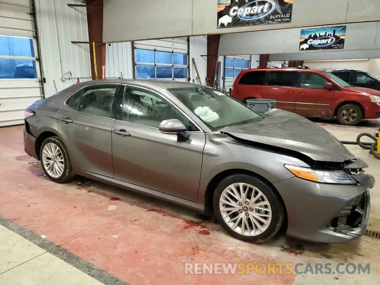 4 Photograph of a damaged car 4T1F31AK6LU546334 TOYOTA CAMRY 2020