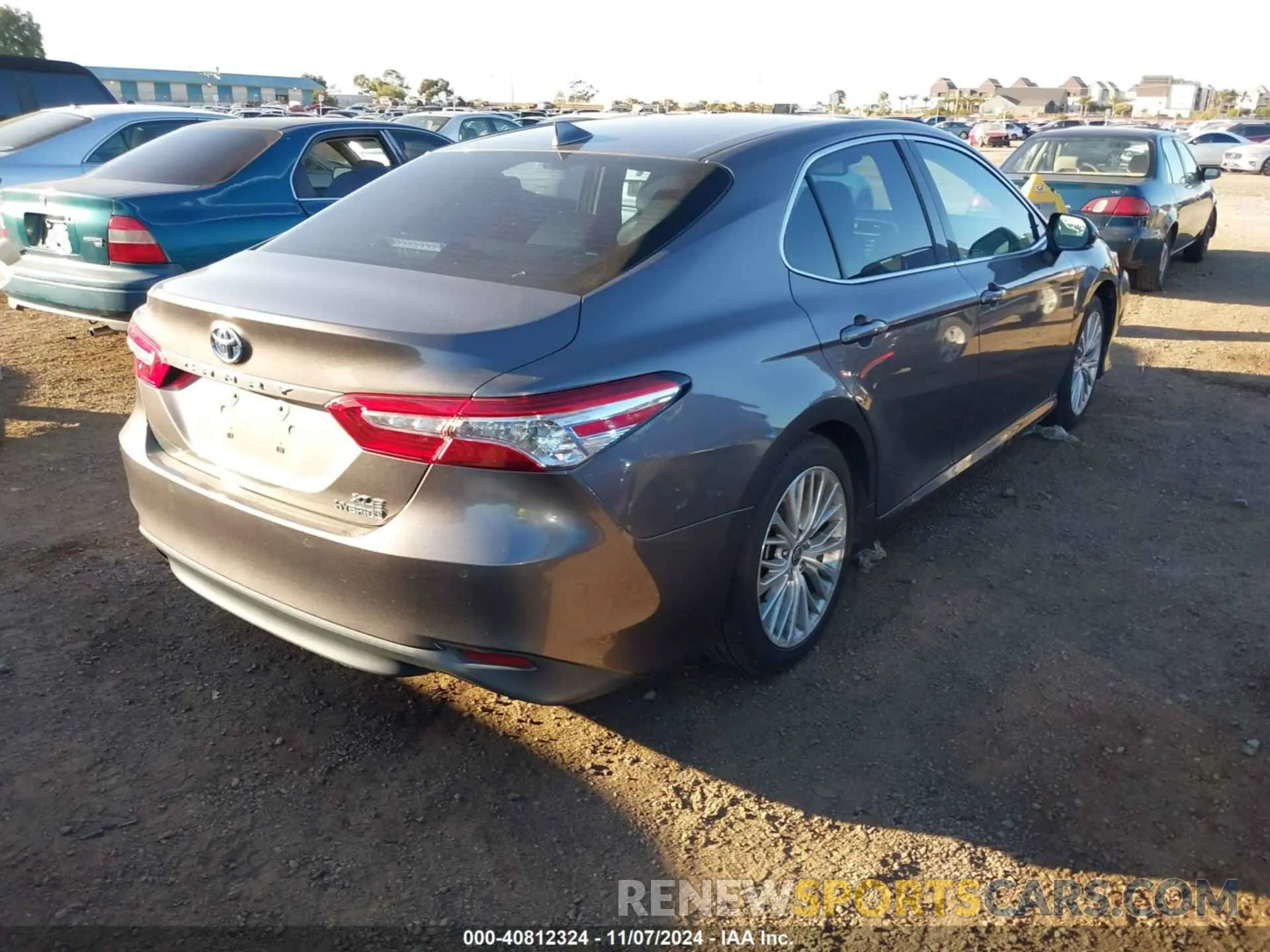 4 Photograph of a damaged car 4T1F31AK7LU535925 TOYOTA CAMRY 2020