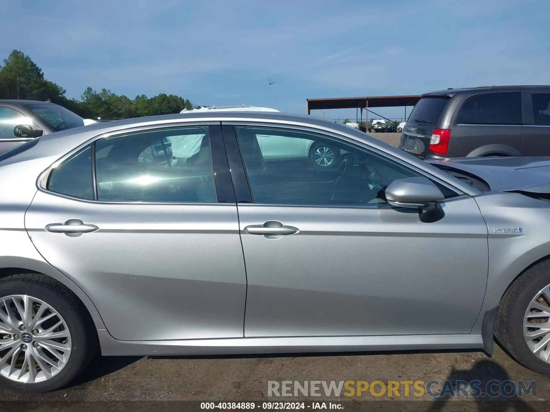 13 Photograph of a damaged car 4T1F31AK8LU009545 TOYOTA CAMRY 2020
