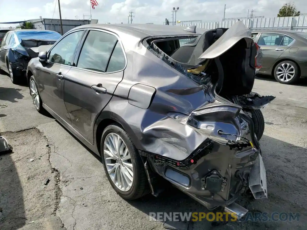 3 Photograph of a damaged car 4T1F31AK8LU012168 TOYOTA CAMRY 2020