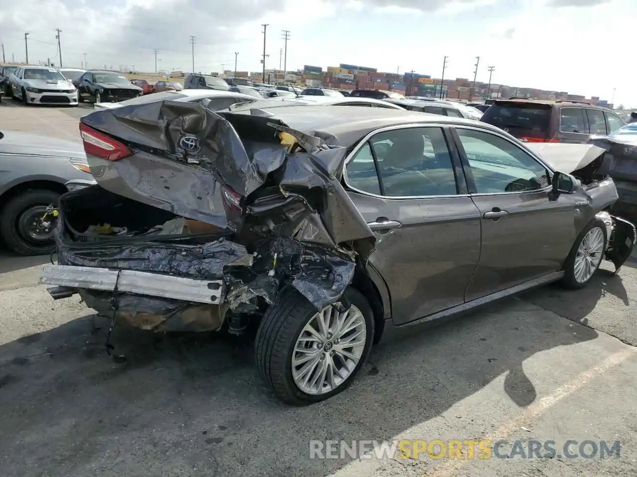 4 Photograph of a damaged car 4T1F31AK8LU012168 TOYOTA CAMRY 2020