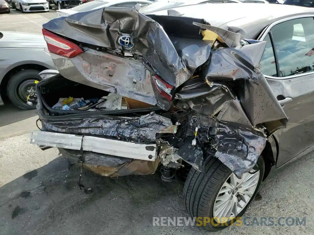 9 Photograph of a damaged car 4T1F31AK8LU012168 TOYOTA CAMRY 2020