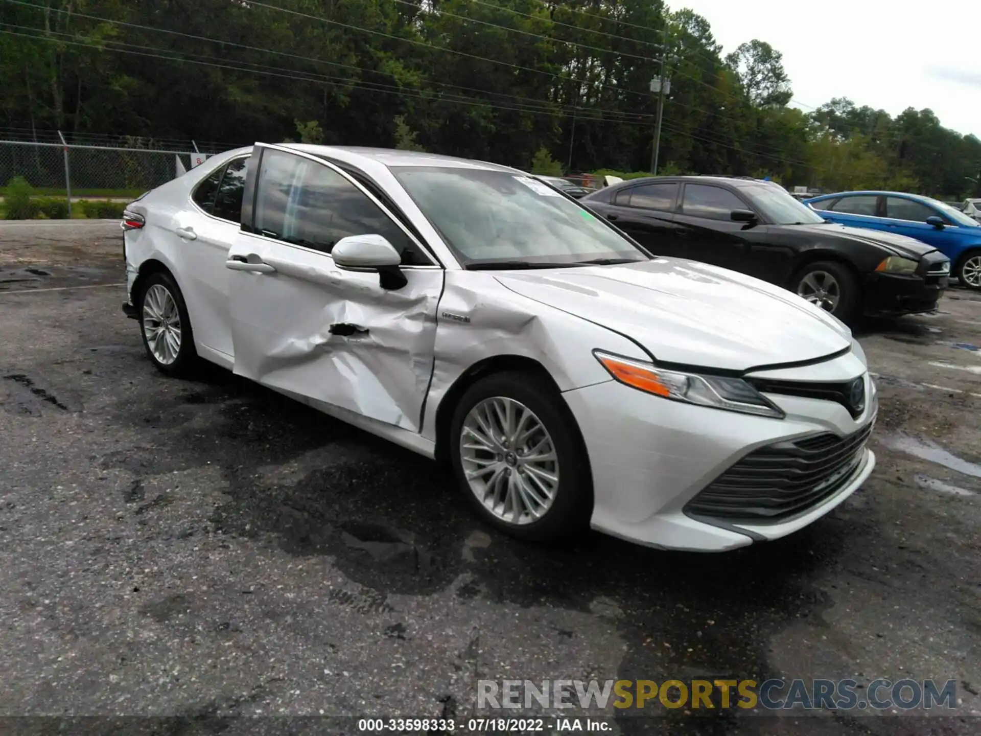 1 Photograph of a damaged car 4T1F31AK8LU520687 TOYOTA CAMRY 2020