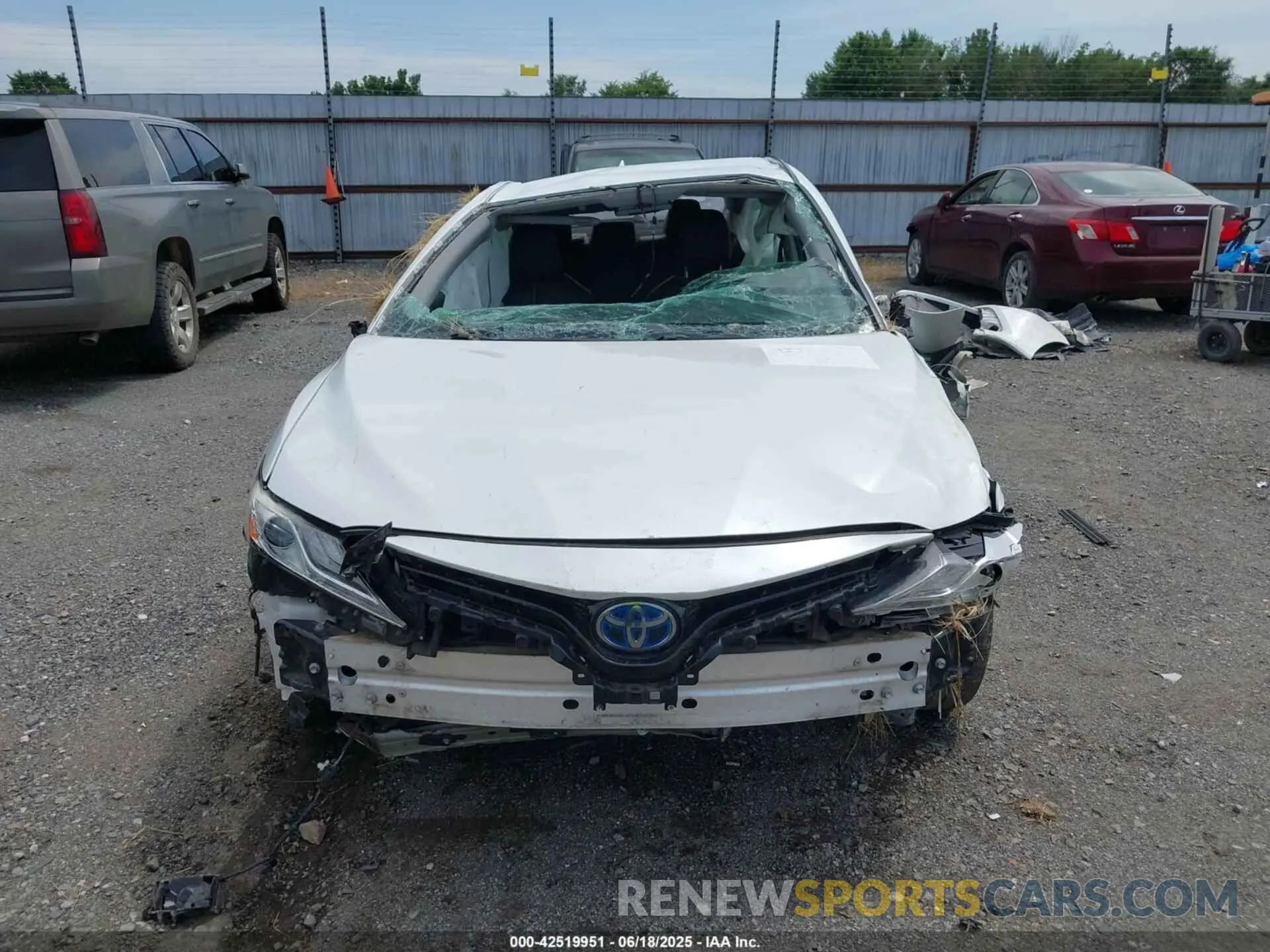 11 Photograph of a damaged car 4T1F31AK8LU520706 TOYOTA CAMRY 2020