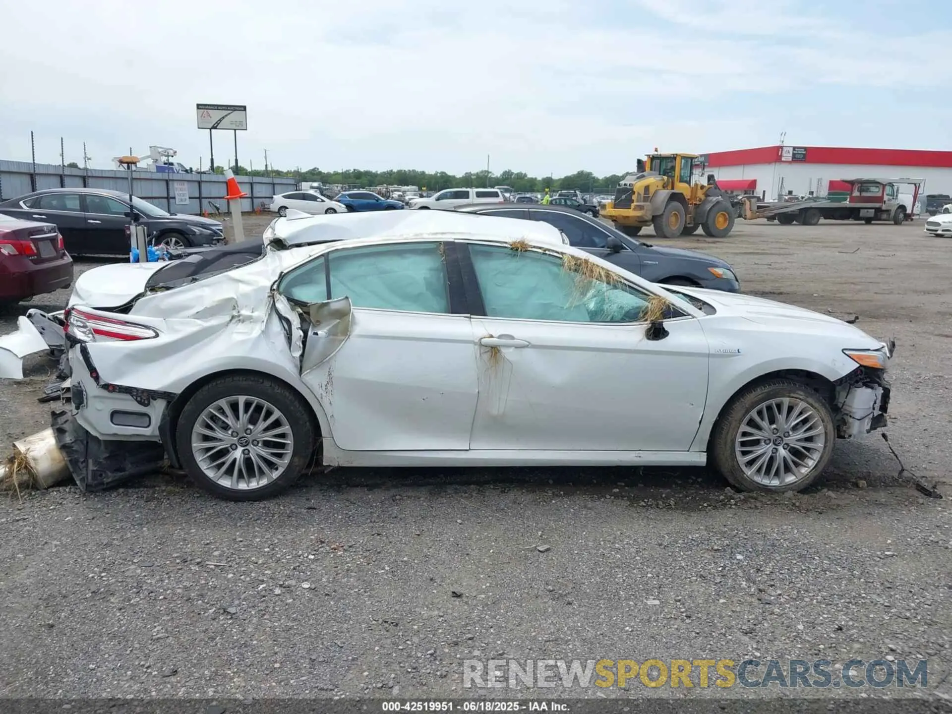 12 Photograph of a damaged car 4T1F31AK8LU520706 TOYOTA CAMRY 2020