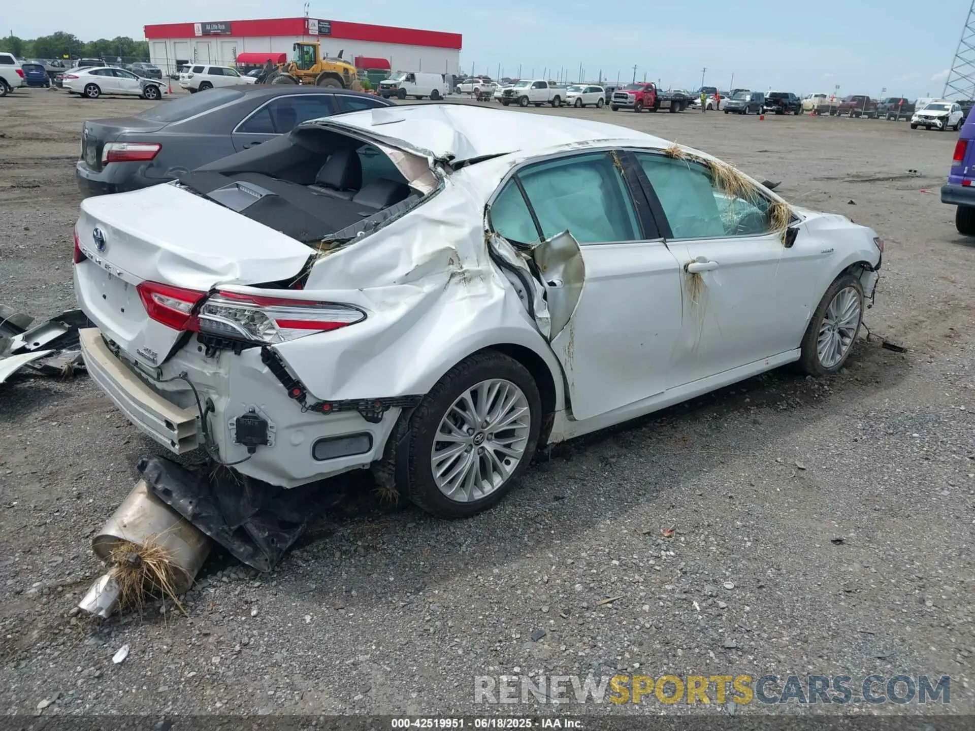 4 Photograph of a damaged car 4T1F31AK8LU520706 TOYOTA CAMRY 2020