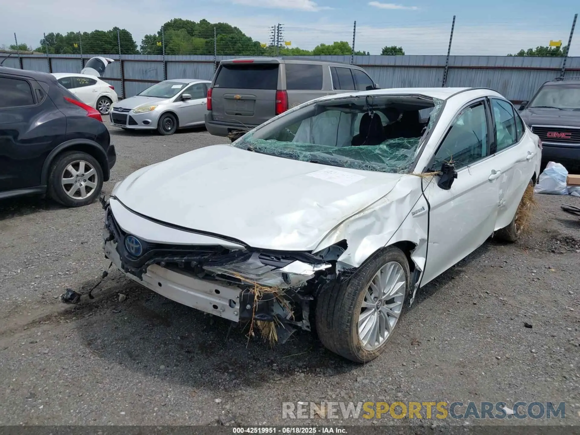 6 Photograph of a damaged car 4T1F31AK8LU520706 TOYOTA CAMRY 2020