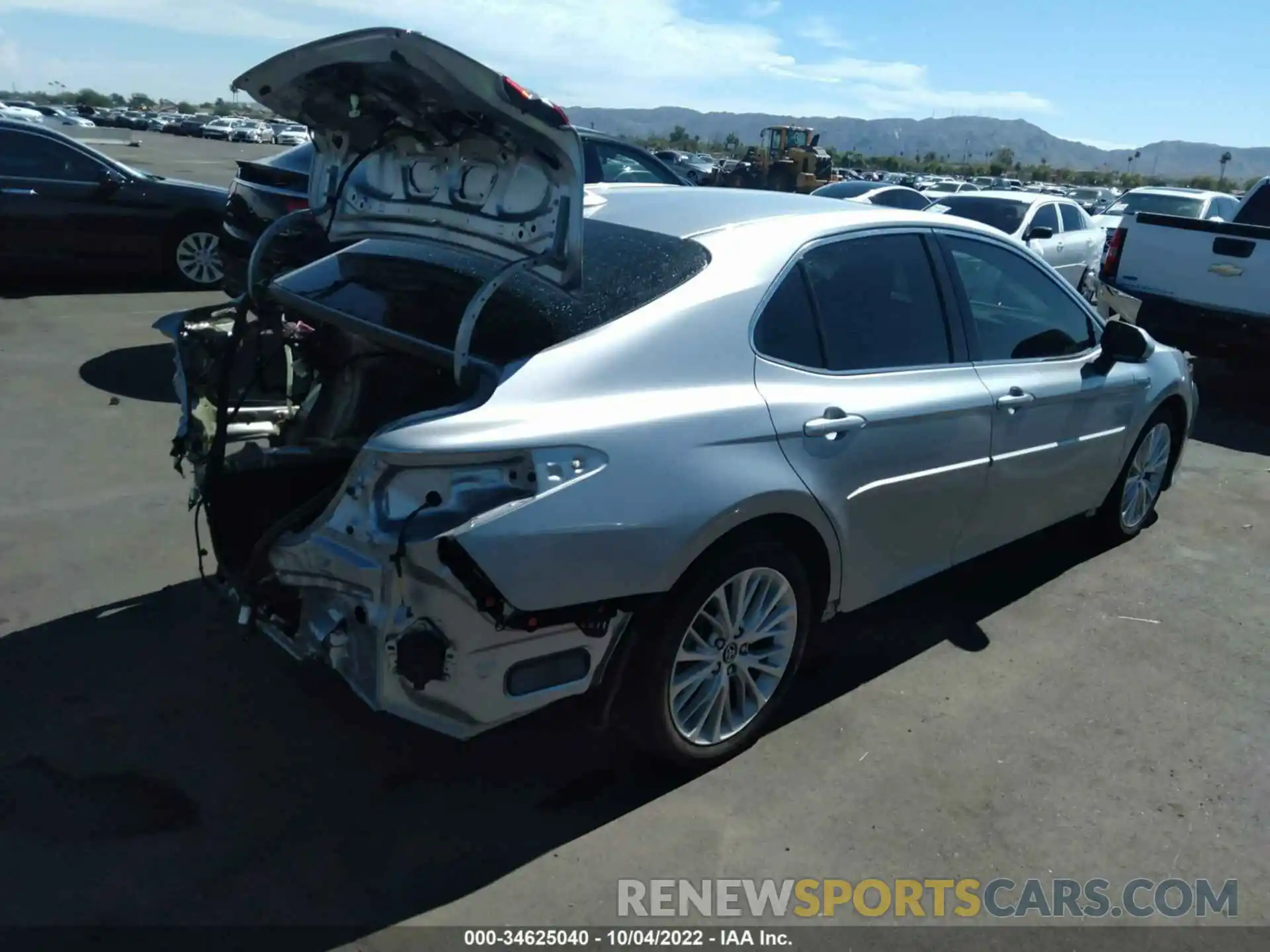 4 Photograph of a damaged car 4T1F31AK8LU531656 TOYOTA CAMRY 2020