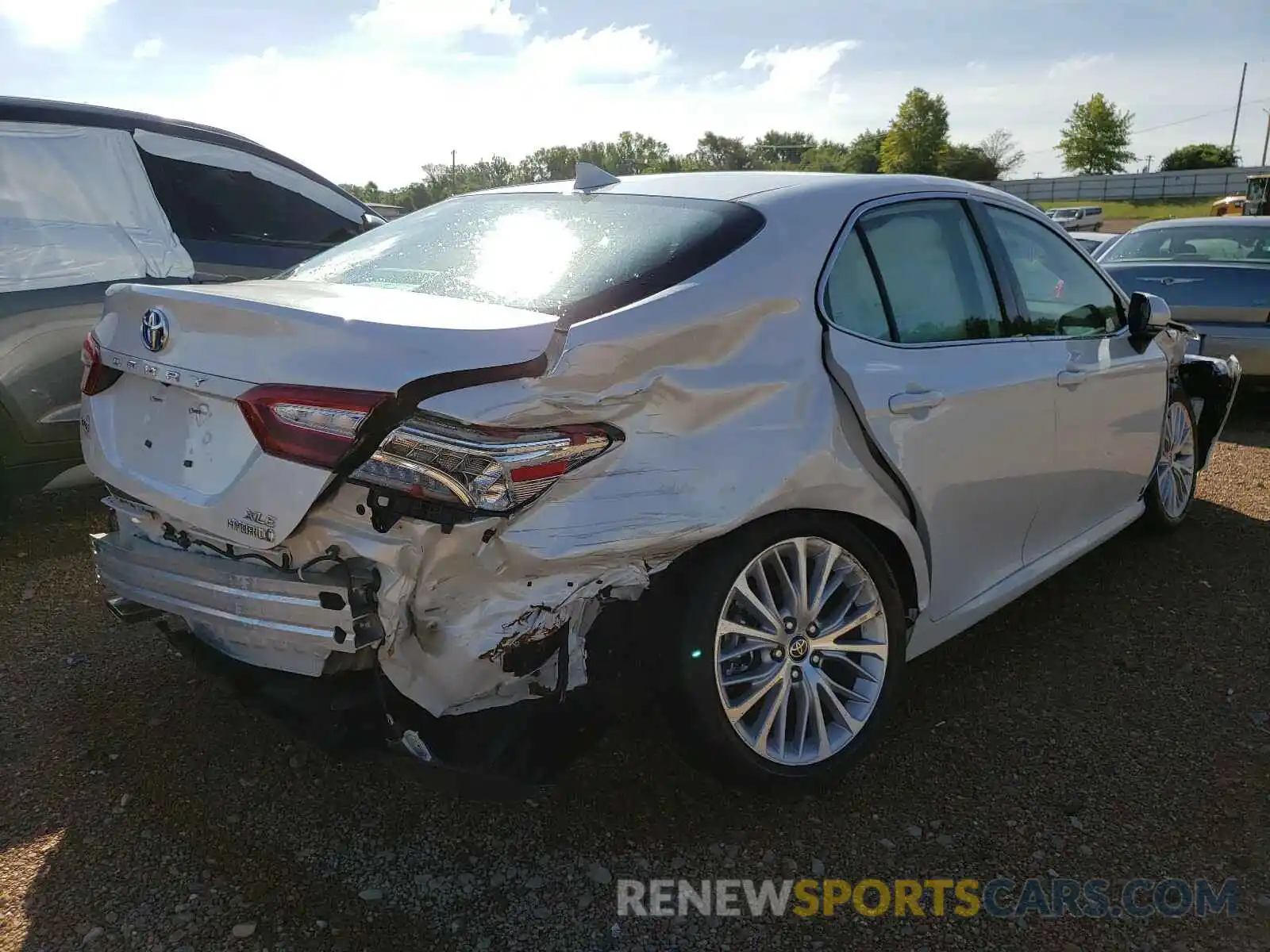 4 Photograph of a damaged car 4T1F31AK8LU532399 TOYOTA CAMRY 2020