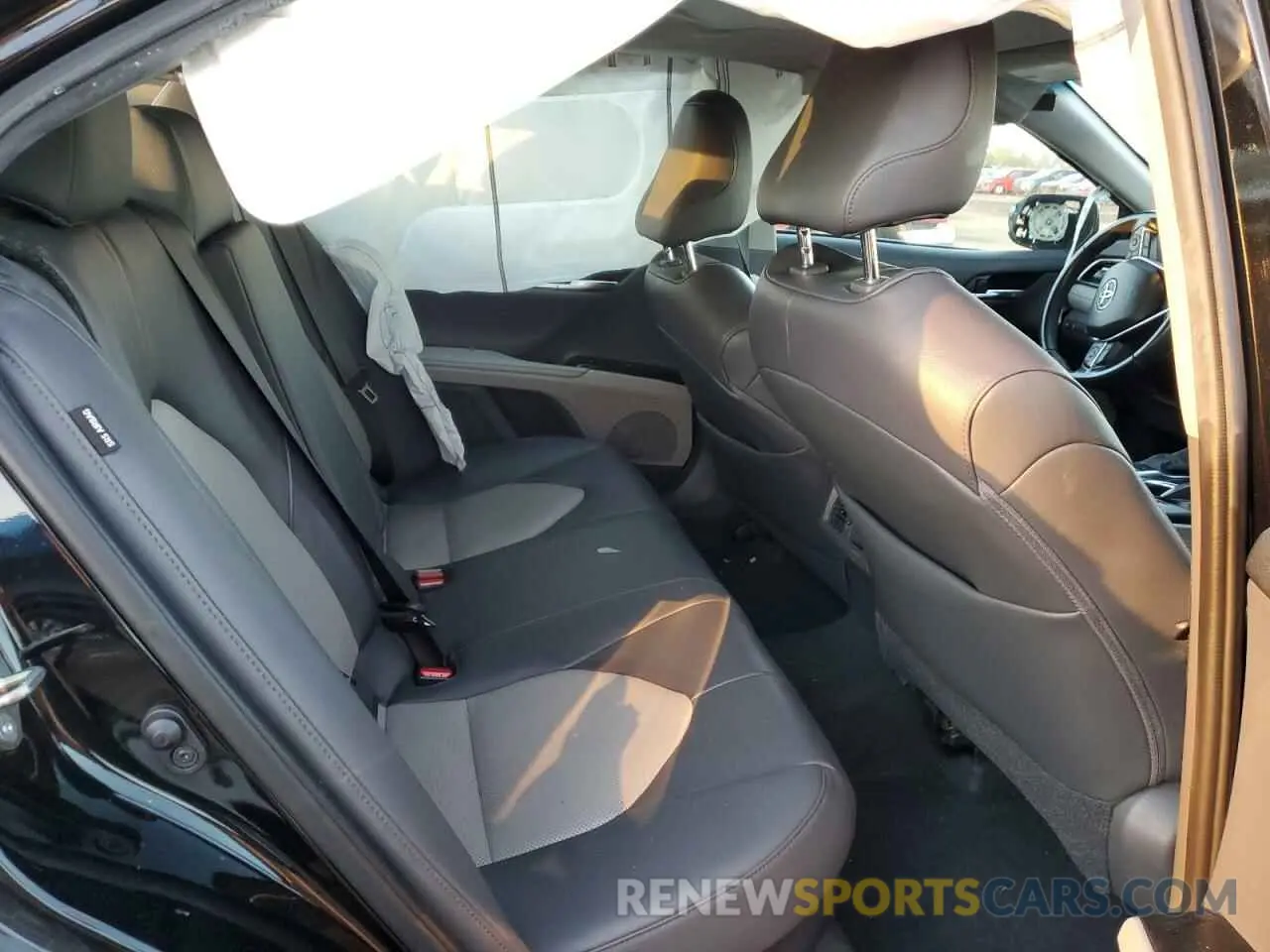 10 Photograph of a damaged car 4T1F31AK8LU532404 TOYOTA CAMRY 2020