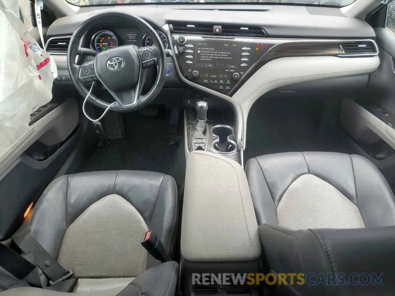 8 Photograph of a damaged car 4T1F31AK8LU532404 TOYOTA CAMRY 2020