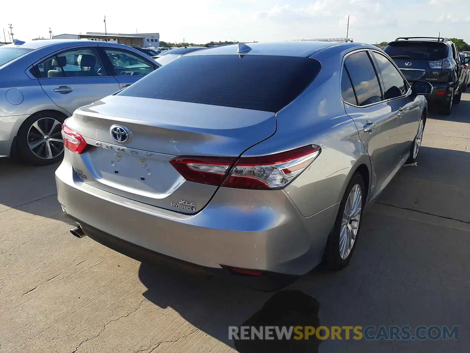 4 Photograph of a damaged car 4T1F31AK8LU537571 TOYOTA CAMRY 2020