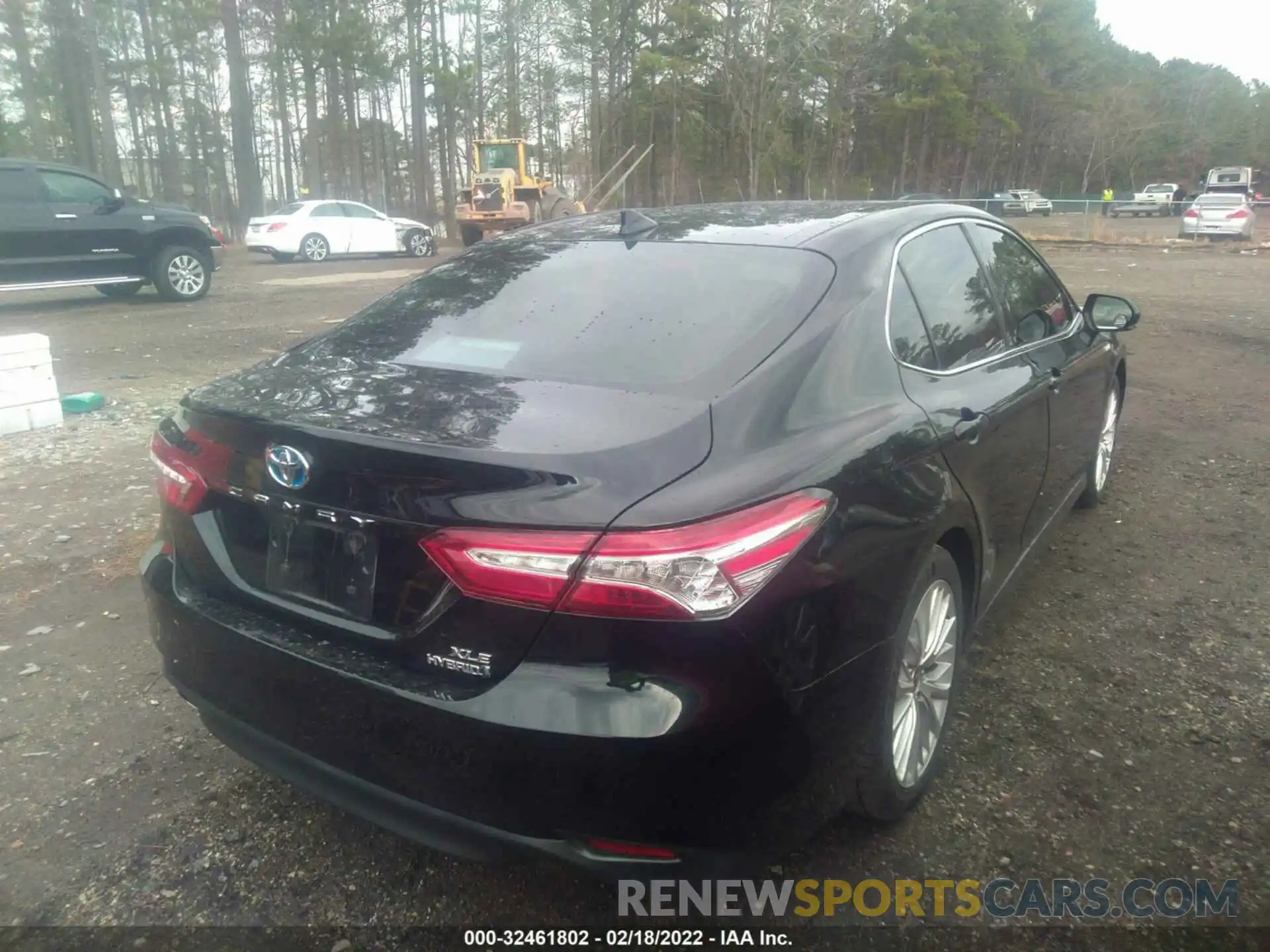 4 Photograph of a damaged car 4T1F31AK8LU540597 TOYOTA CAMRY 2020