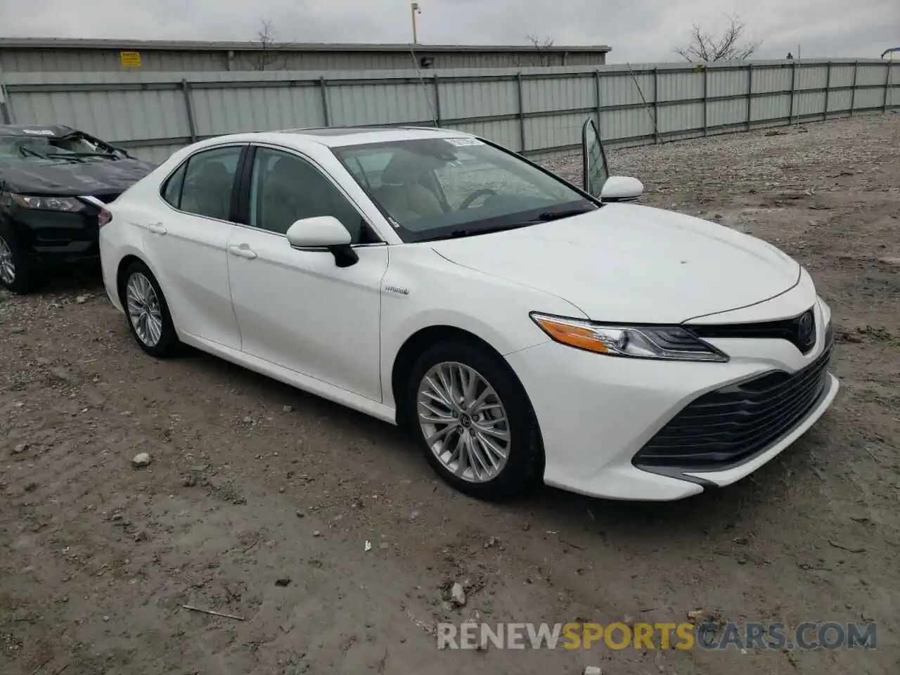 4 Photograph of a damaged car 4T1F31AK9LU019128 TOYOTA CAMRY 2020