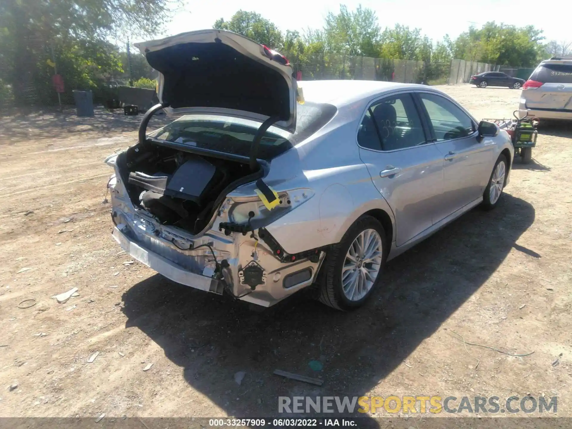 4 Photograph of a damaged car 4T1F31AK9LU536476 TOYOTA CAMRY 2020